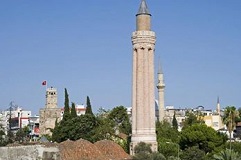 مسجد و مئذنة يلفلي